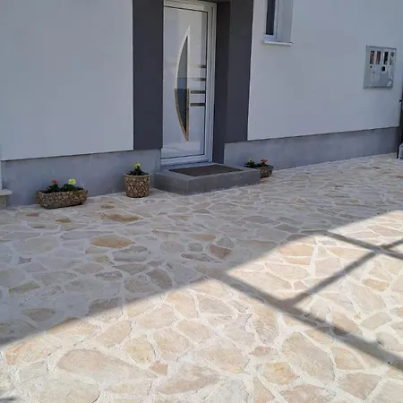 Misir In Downtown Apartman Knin